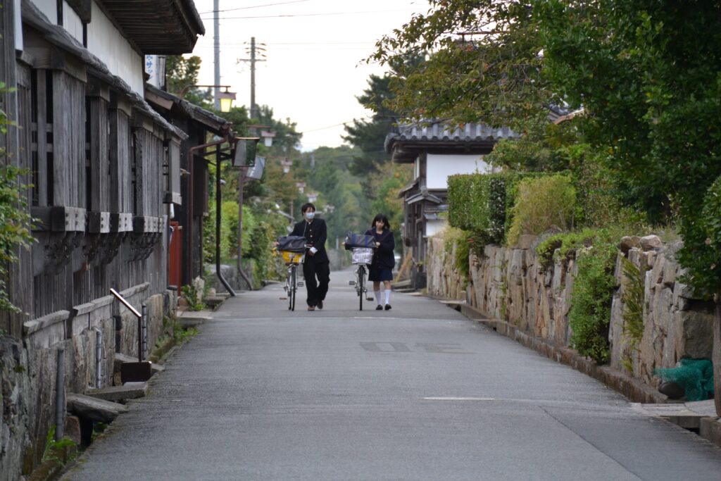 萩市堀内伝建地区北辺に当たる北の総門通り
毛利家上級家臣たちが住んだ通りには藩政時代の武家長屋が端正に残る