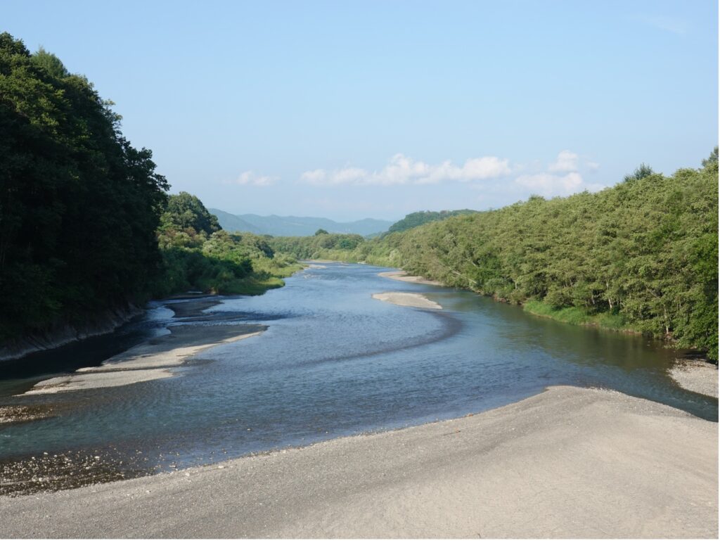 ↑ 沙流川の源流である額平川の眺め